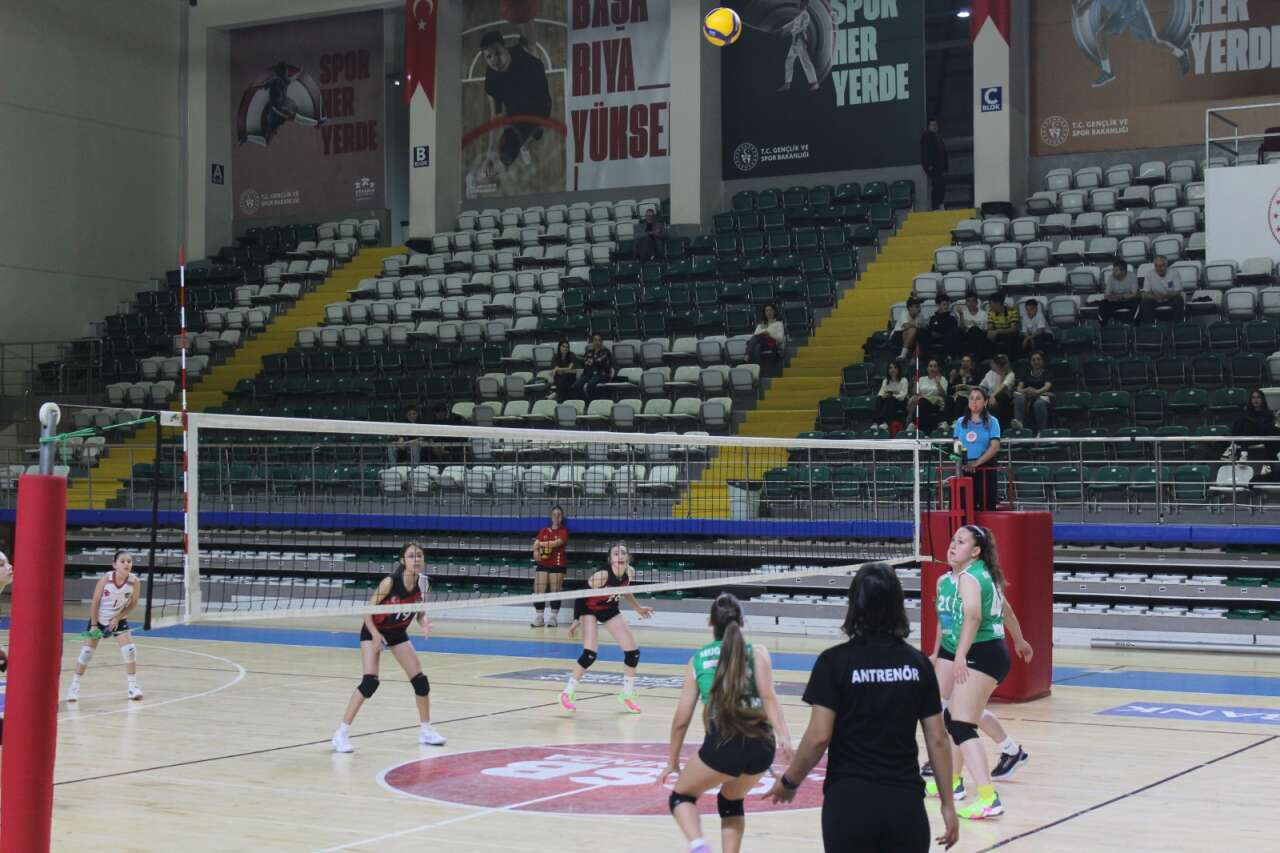 Muğlaspor “Filenin Küçük Kızları” Nefes Kesti 8